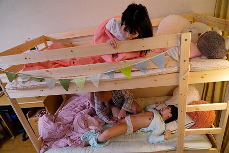 Hai cô cháu gái tuổi dậy thì bị người chú xâm hại